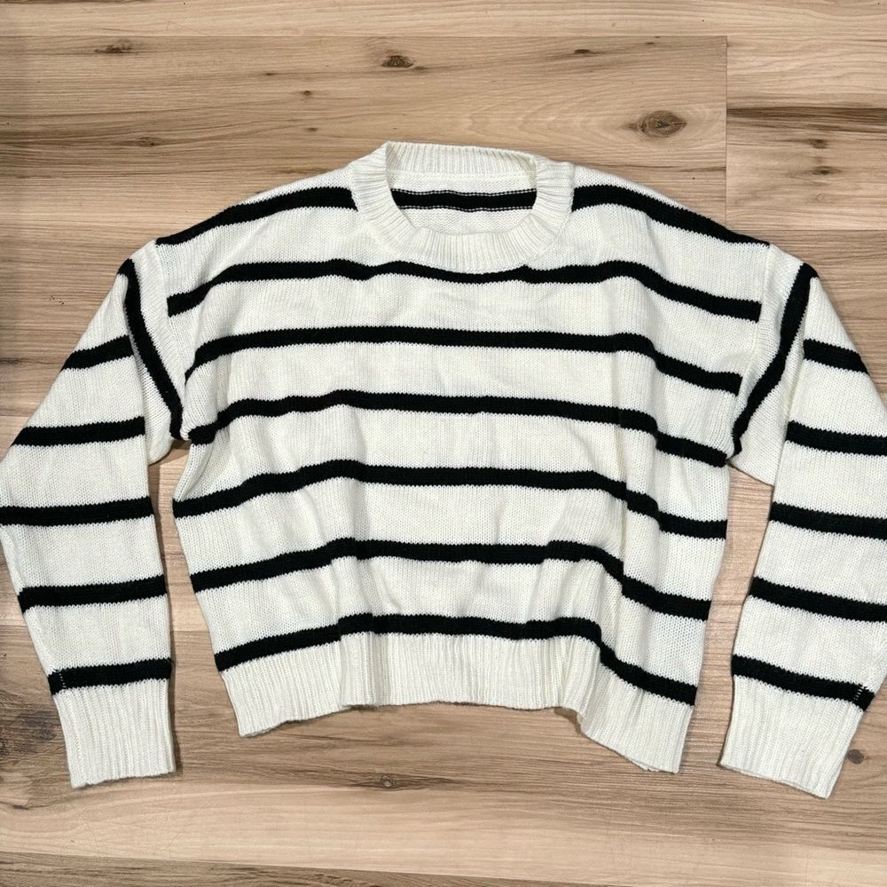 Seasty Knit Crewneck White Black Striped Sweater Women’s Small